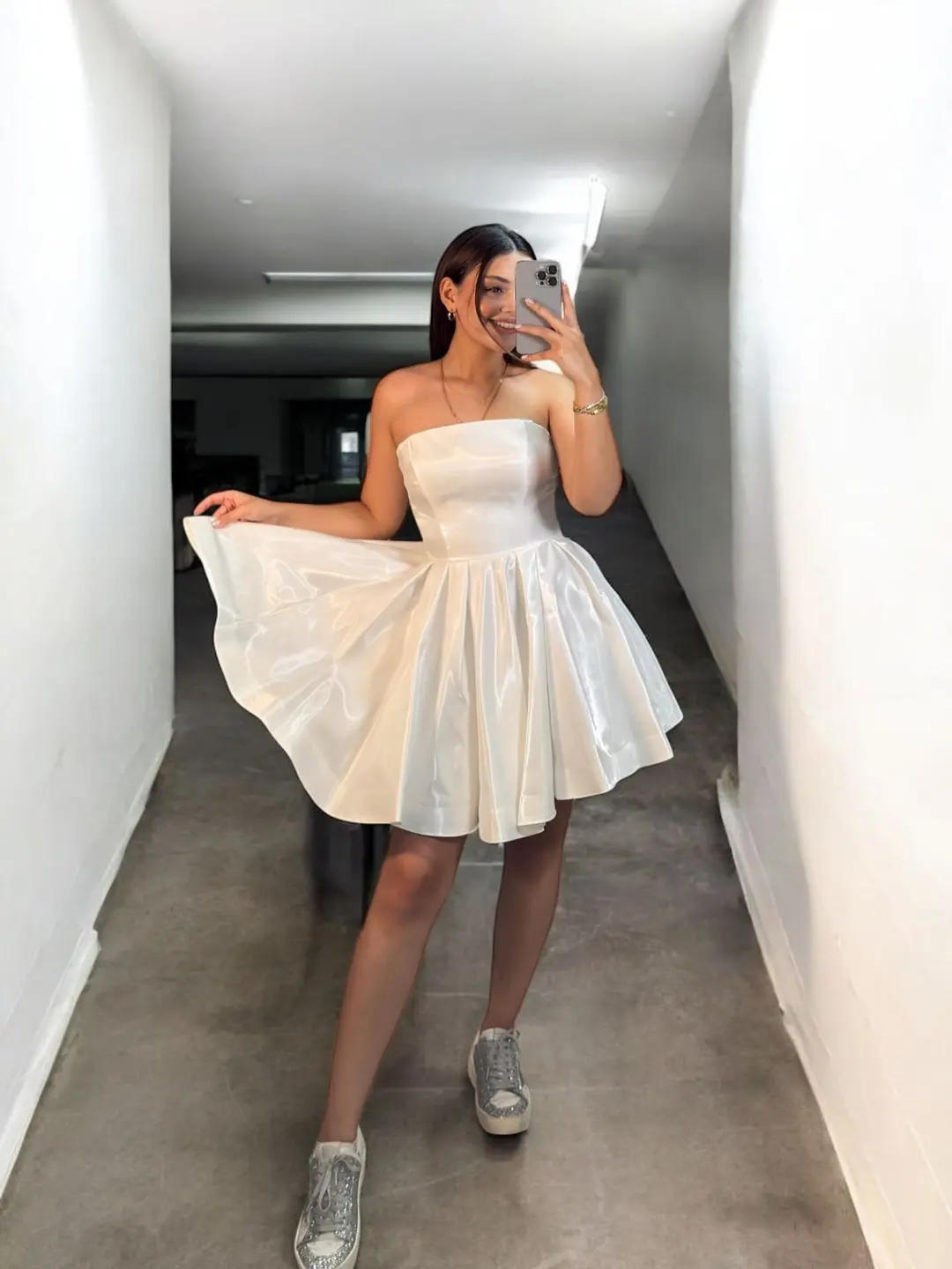 Ürün görseli: Candy Kısa Hologram Saten Beyaz Abiye Elbise