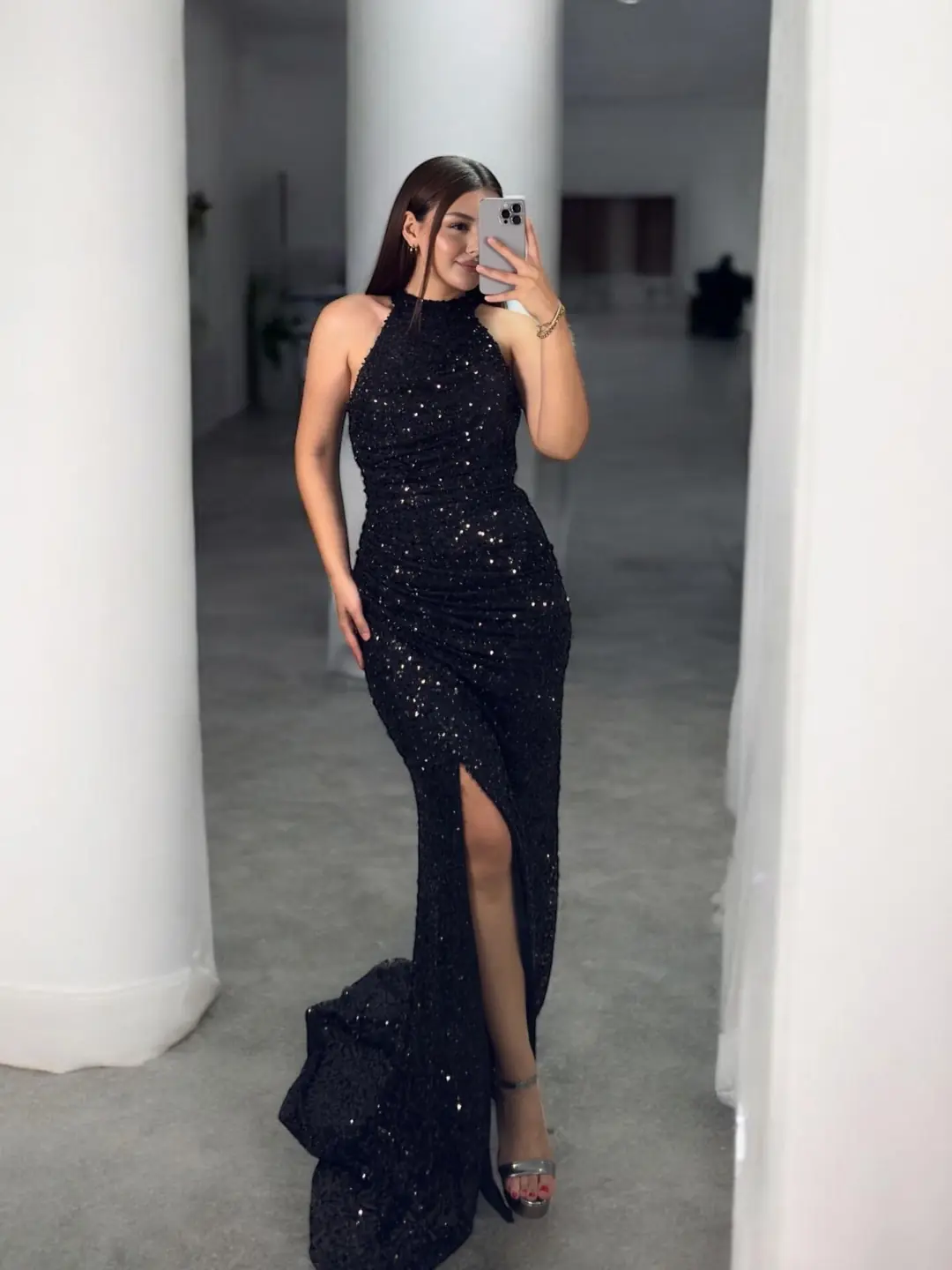 Ürün görseli: Tessa Halter Yaka Full Payetli Siyah Abiye Elbise