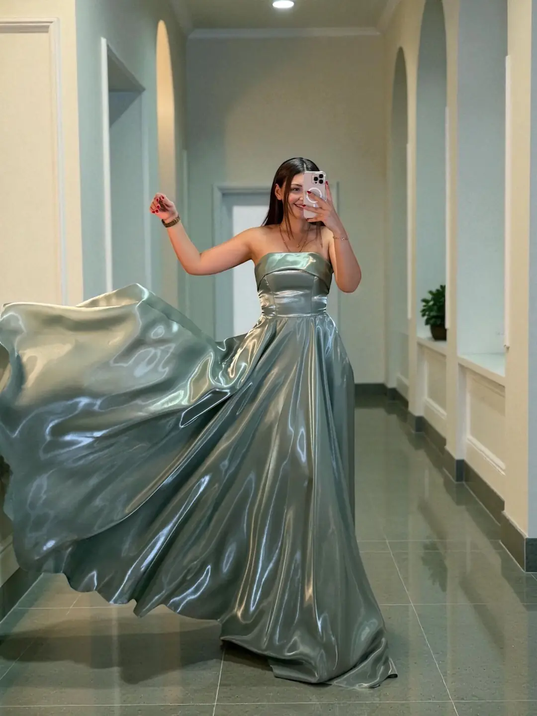 Ürün görseli: Stella Hologram Saten Straplez Mint Yeşili Renk Abiye Elbise