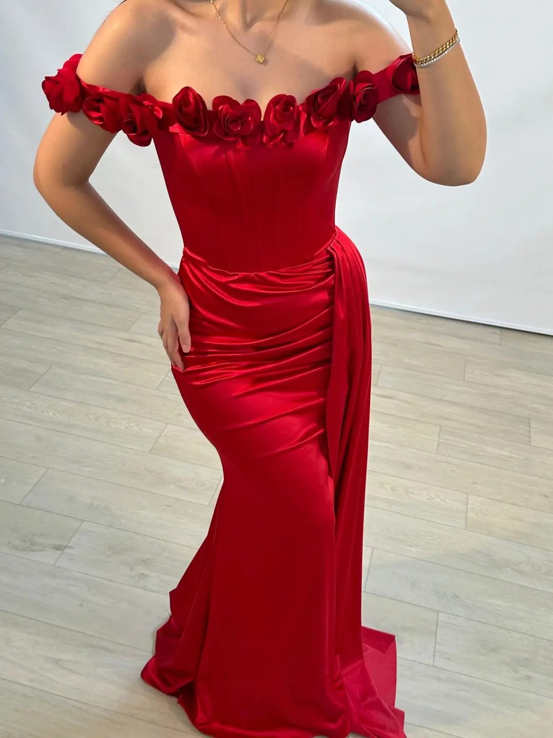 Daisy Çiçek Detaylı Saten Korseli Kırmızı Balık Model Abiye Elbise