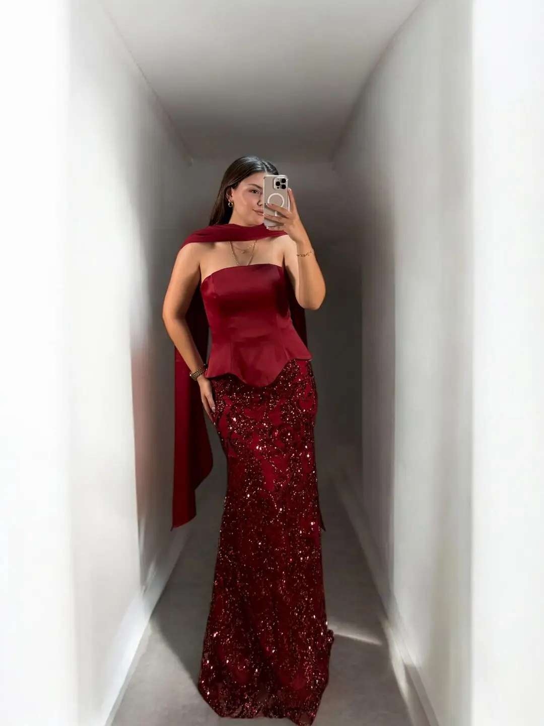 Ürün görseli: İrina Fular Ve Eldiven Detaylı Dantel Üzeri Payet İşlemeli Korseli Bordo Abiye Elbise