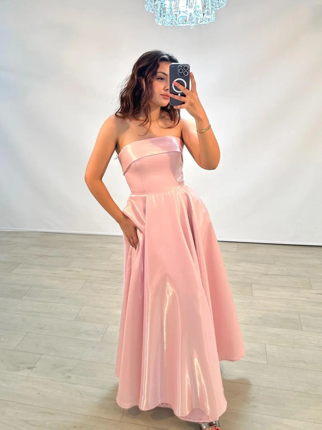 Ürün görseli: Stella Hologram Saten Straplez Soft Pembe Renk Abiye Elbise