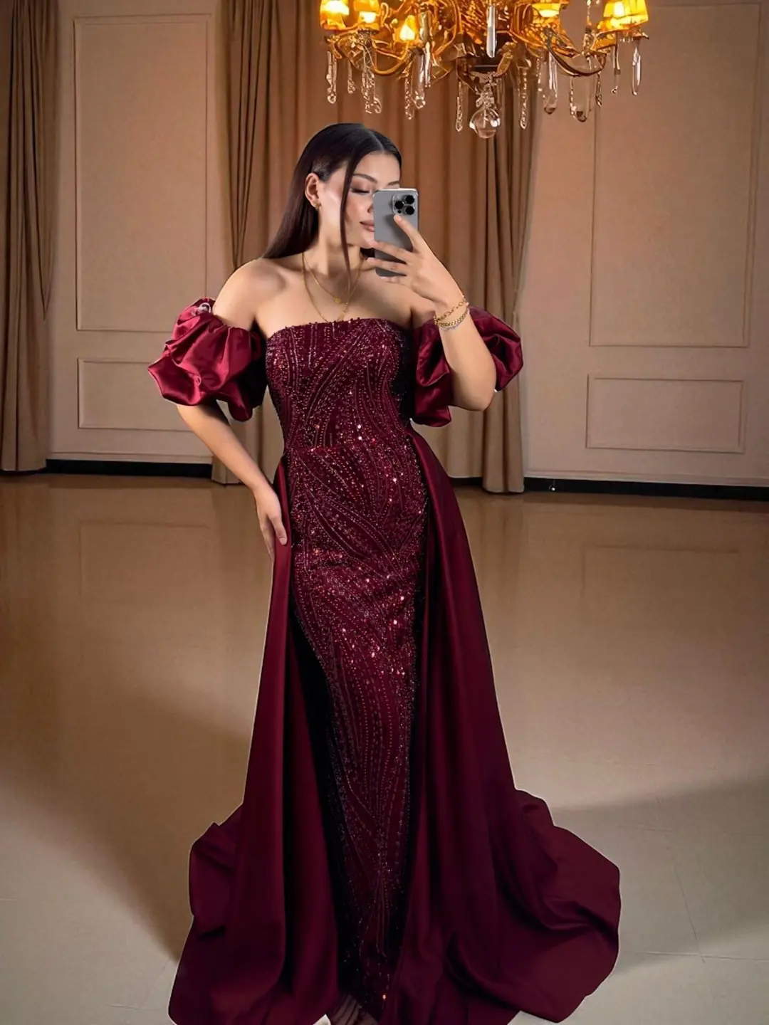 Ürün görseli: Diva Tasarım Payet Ve Boncuk İşlemeli Pelerinli Bordo Abiye Elbise