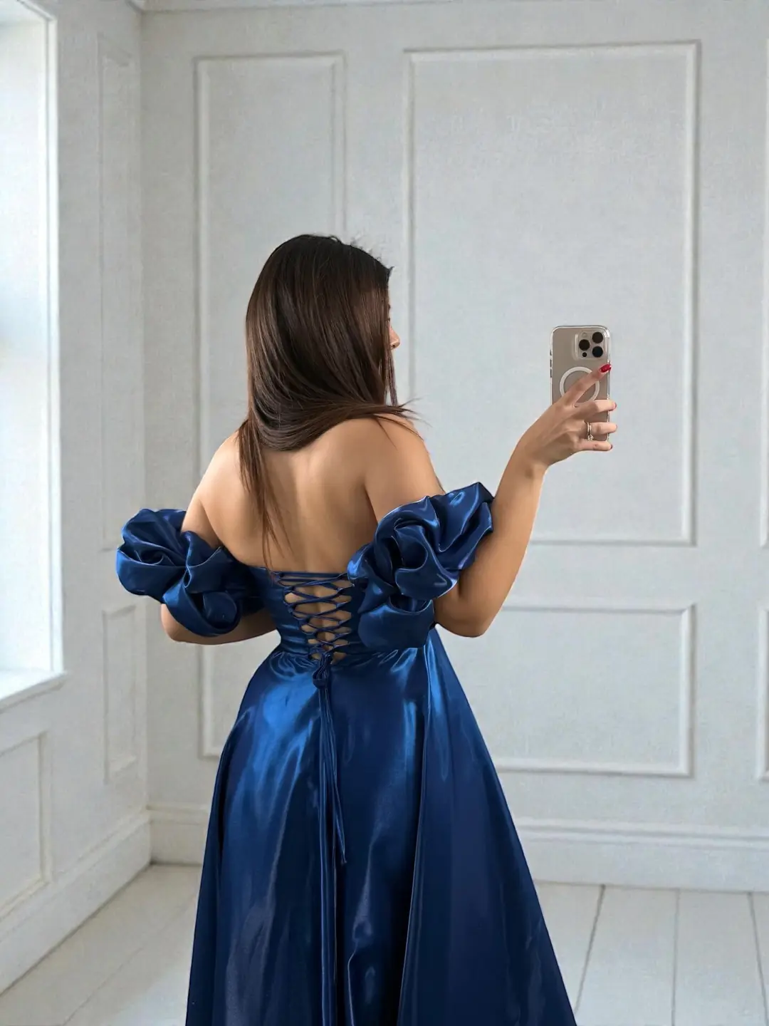 Nora Balon Kollu Parlak Saten Yırtmaçlı Saks Abiye Elbise