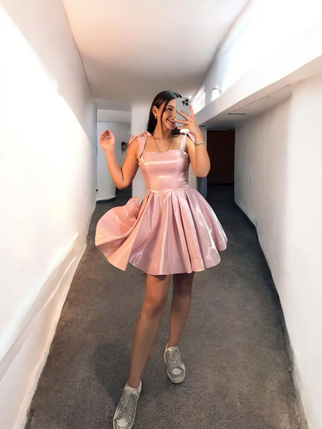 Ürün görseli: Candy Kısa Hologram Saten Pudra Pembe Abiye Elbise