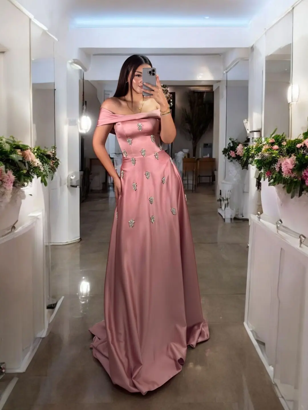 Ürün görseli: Madonna Zirkon Taşlı Saten Pembe Renk Abiye Elbise